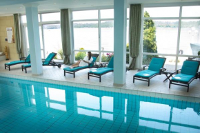Hotels in Berg